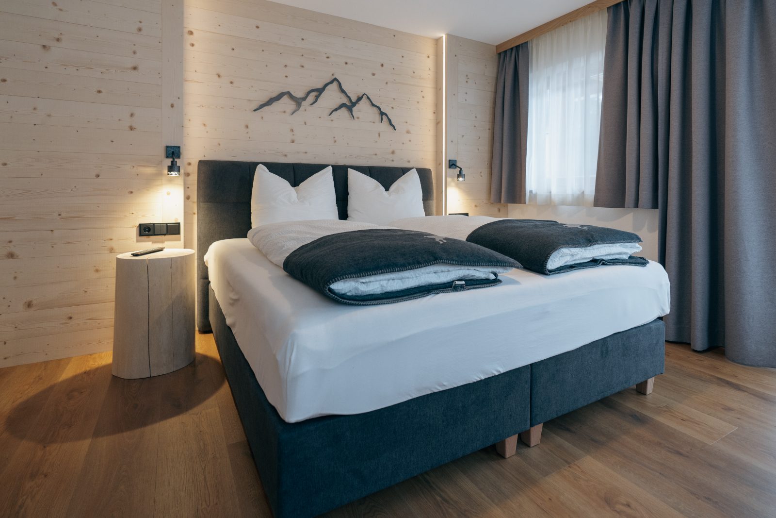 Schlafzimmer mit Doppelbett