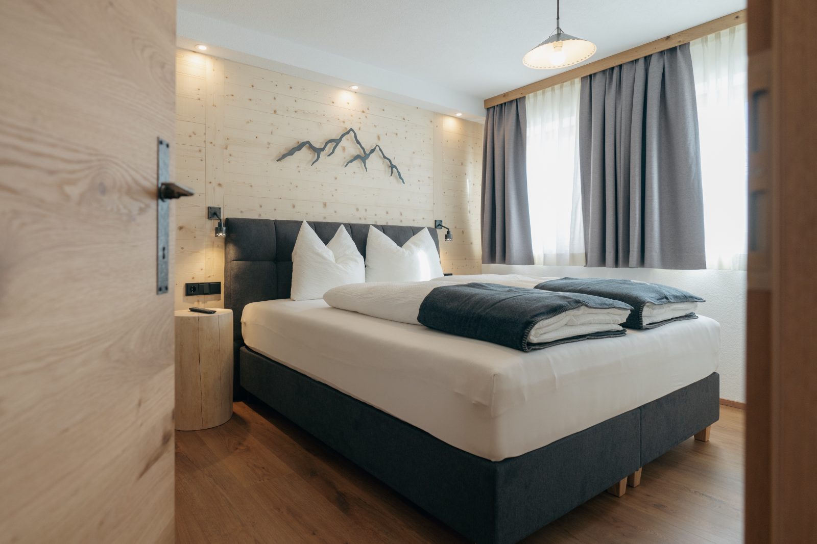 Schlafzimmer mit Doppelbett