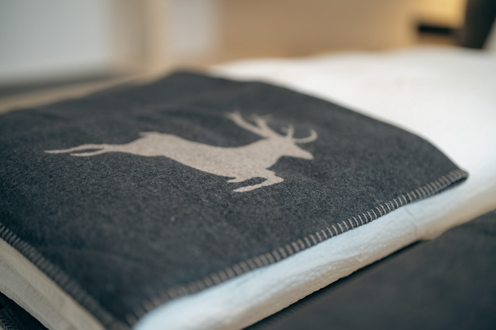 Schlafzimmer – Wolldecke